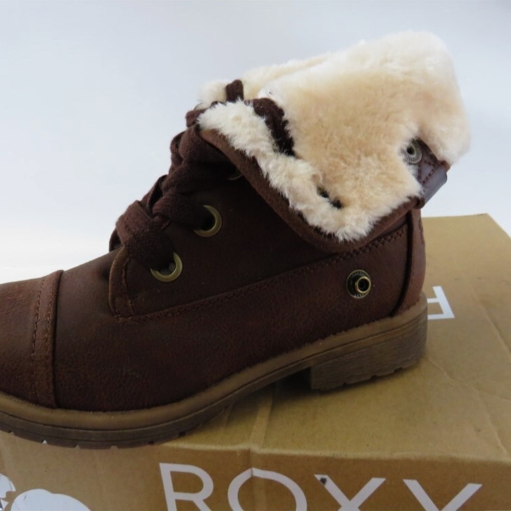 Roxy Kids Chocolate Boots with Plush Cream Trim